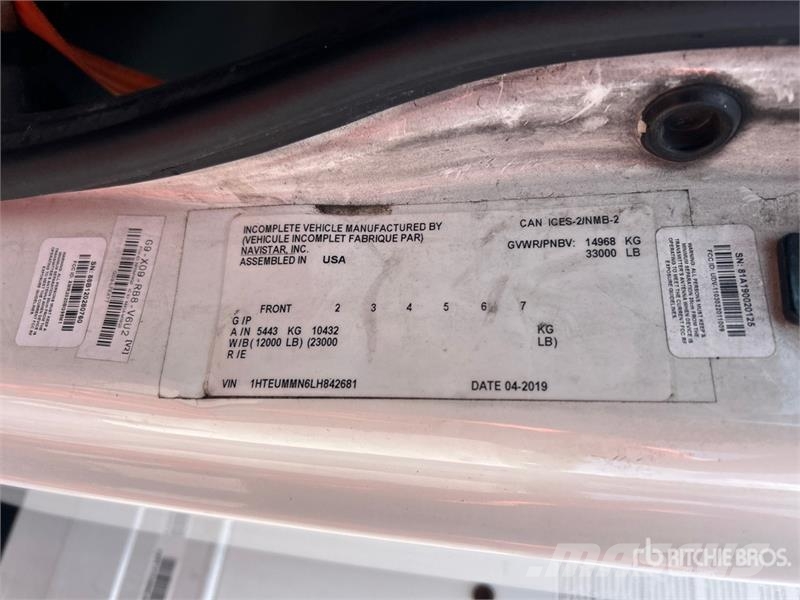 International MV 607 4x2 Van Truck Fast kasse