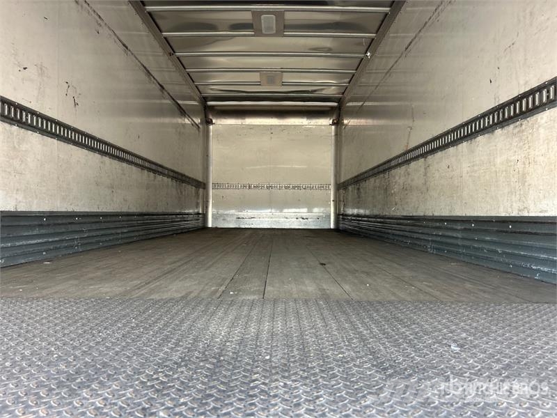 International MV 607 4x2 Van Truck Fast kasse