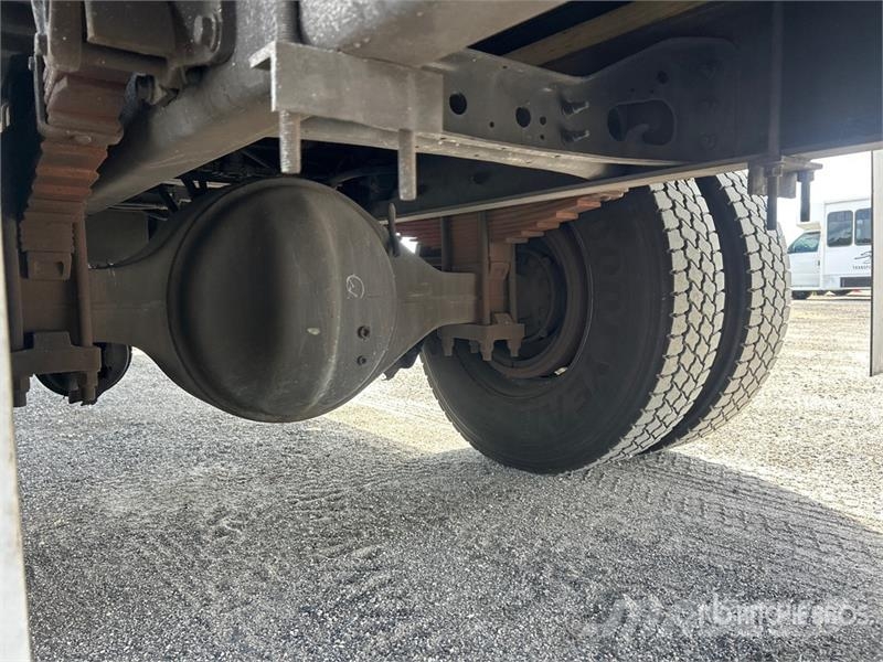 International MV 607 4x2 Van Truck Fast kasse