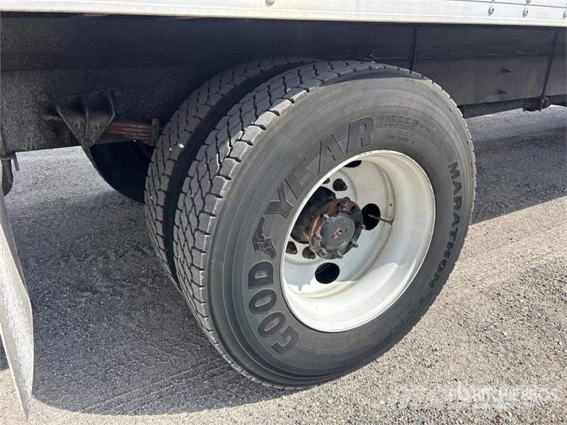 International MV 607 4x2 Van Truck Fast kasse