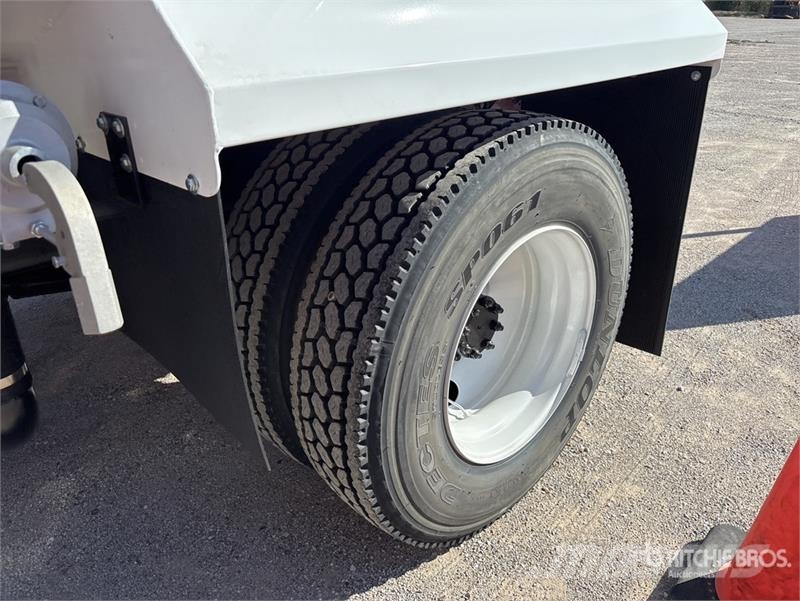 International MV607 2000 gal 4x2 Water Truck 水車