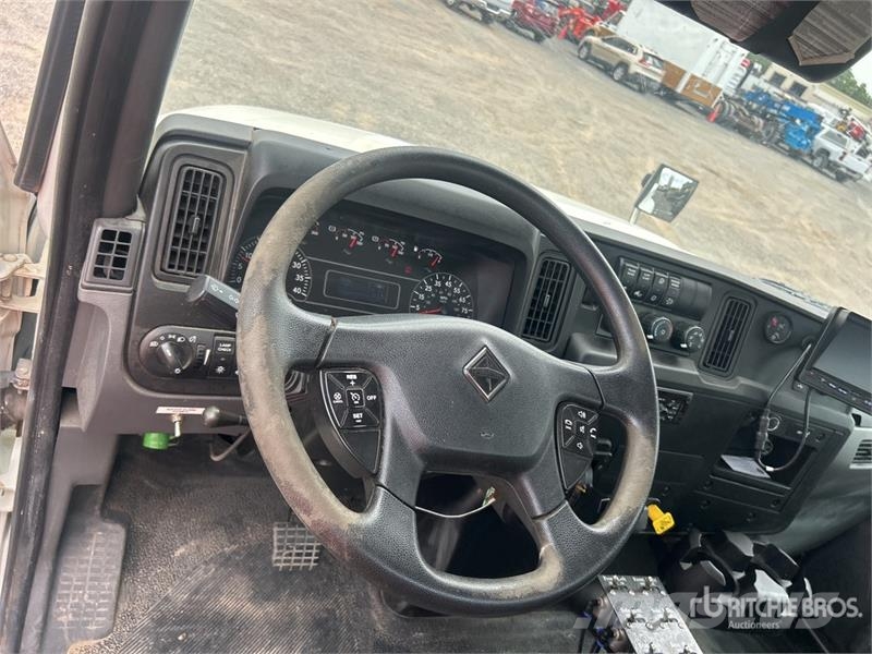 International MV607 2000 gal 4x2 Water Truck Цистерни за вода
