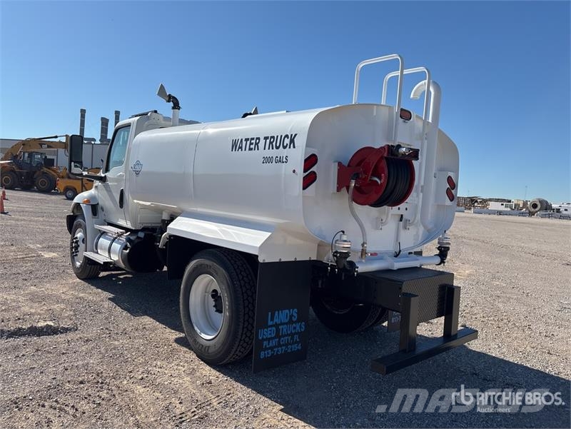 International MV607 2000 gal 4x2 Water Truck 水車