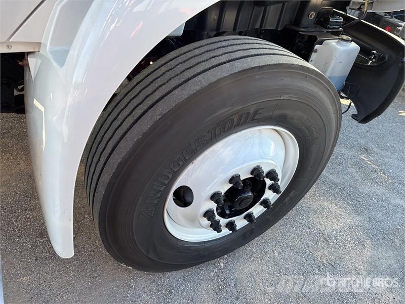 International MV607 2000 gal 4x2 Water Truck 水車