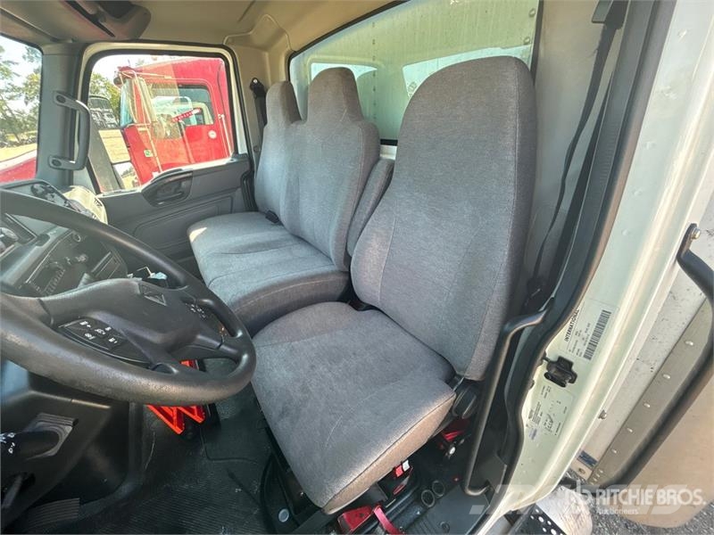 International MV607 4x2 Van Truck (Inoperable) Fast kasse