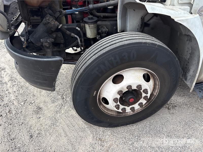 International MV607 4x2 Van Truck 貨箱式卡車