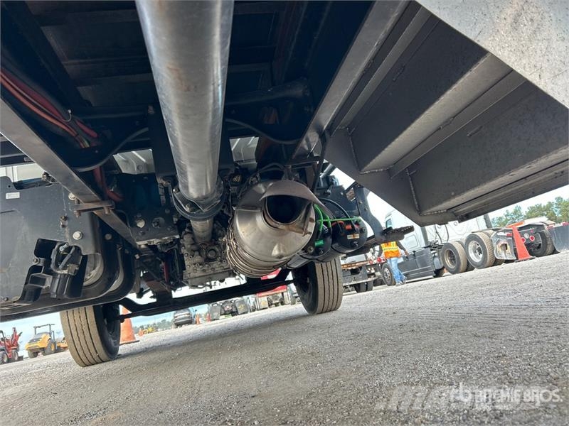 International MV607 4x2 Van Truck Camion cassonati