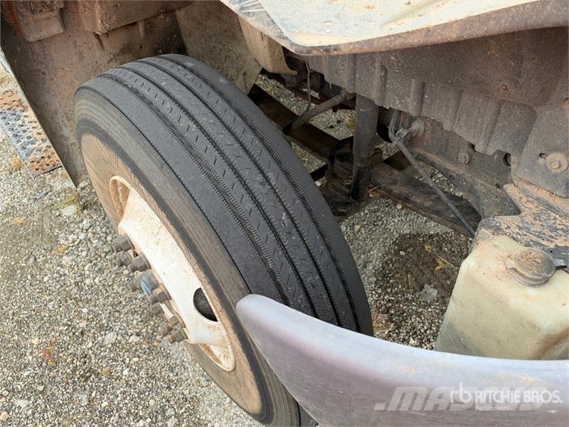 International MV607 4x2 Van Truck Camiones con caja de remolque