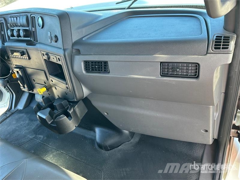 International MV607 4x2 Moving Van Truck Sanduk kamioni