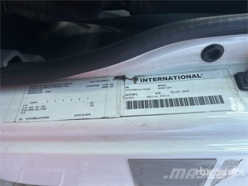 International MV607 4x2 Van Truck Camiones caja cerrada