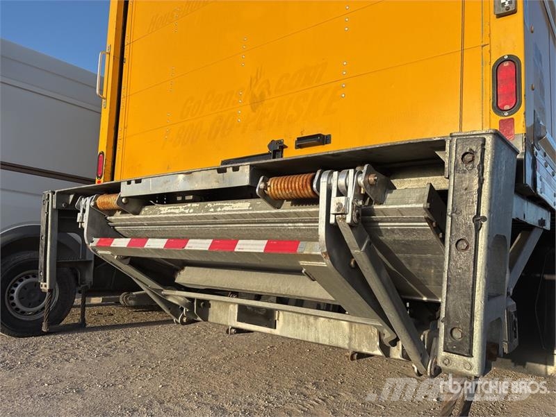 International MV607 4x2 Van Truck Furgoonautod