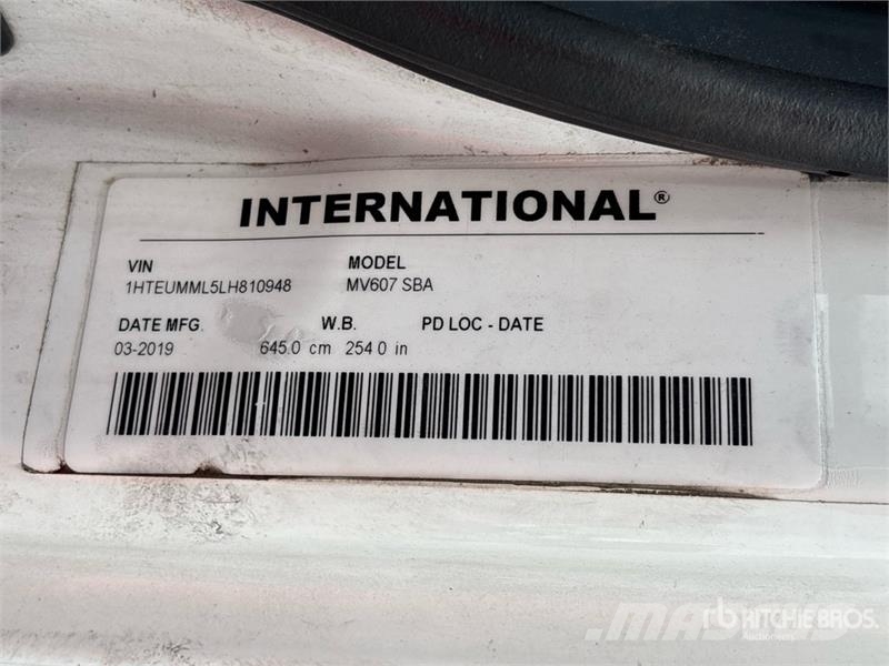 International MV607 4x2 Van Truck Umpikorikuorma-autot