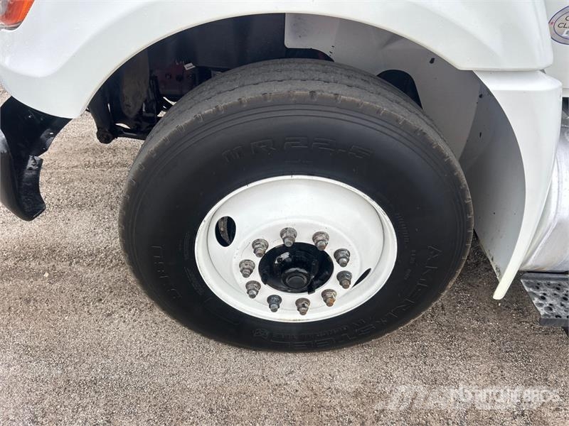 International MV607 4x2 Van Truck Furgons