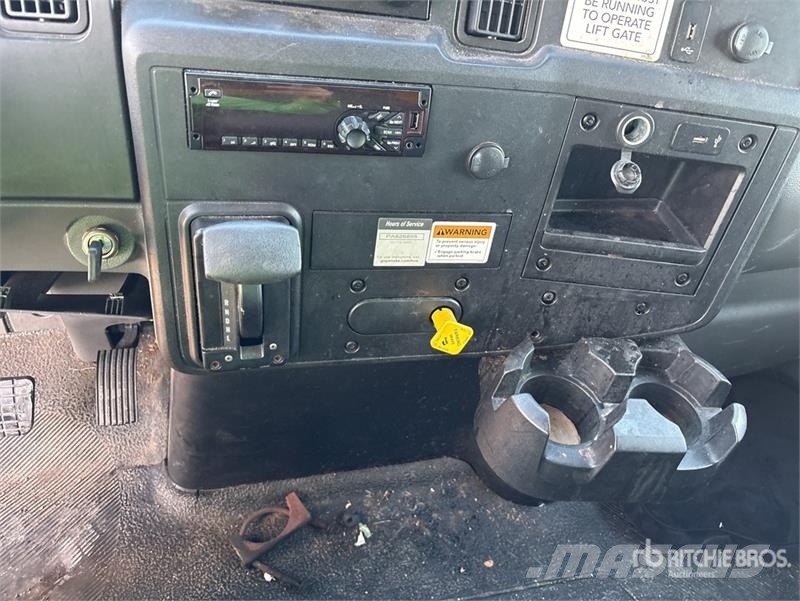 International MV607 4x2 Van Truck Furgoonautod
