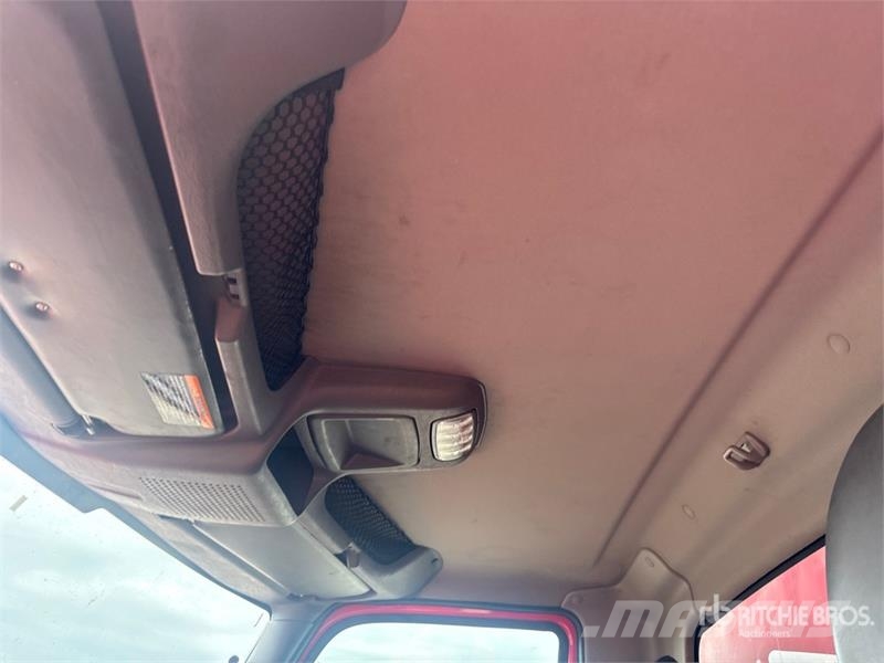 International MV607 4x2 Van Truck Umpikorikuorma-autot