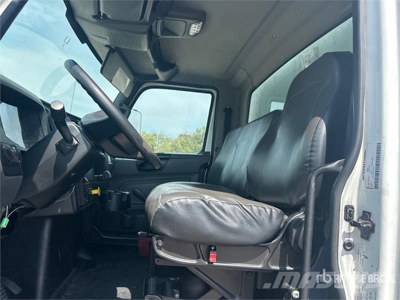 International MV607 4x2 Van Truck Umpikorikuorma-autot