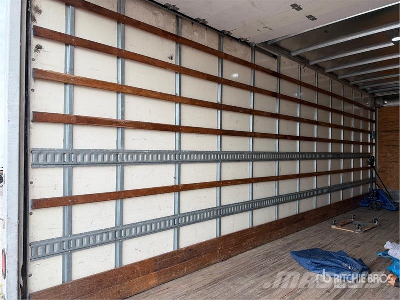 International MV607 4x2 Van Truck Camiones con caja de remolque