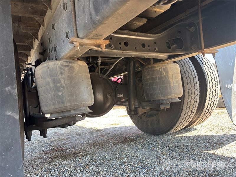 International MV607 4x2 Van Truck (Inoperable) Fast kasse