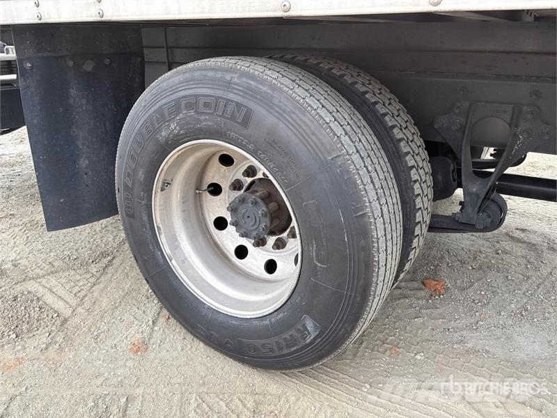 International MV607 4x2 Van Truck Tovornjaki zabojniki