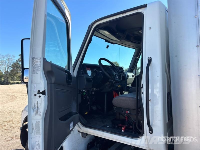 International MV607 4x2 Van Truck (Inoperable) Fast kasse