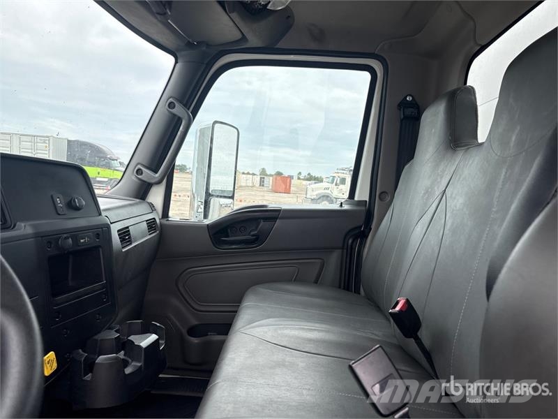 International MV607 4x2 Van Truck Caminhões baú