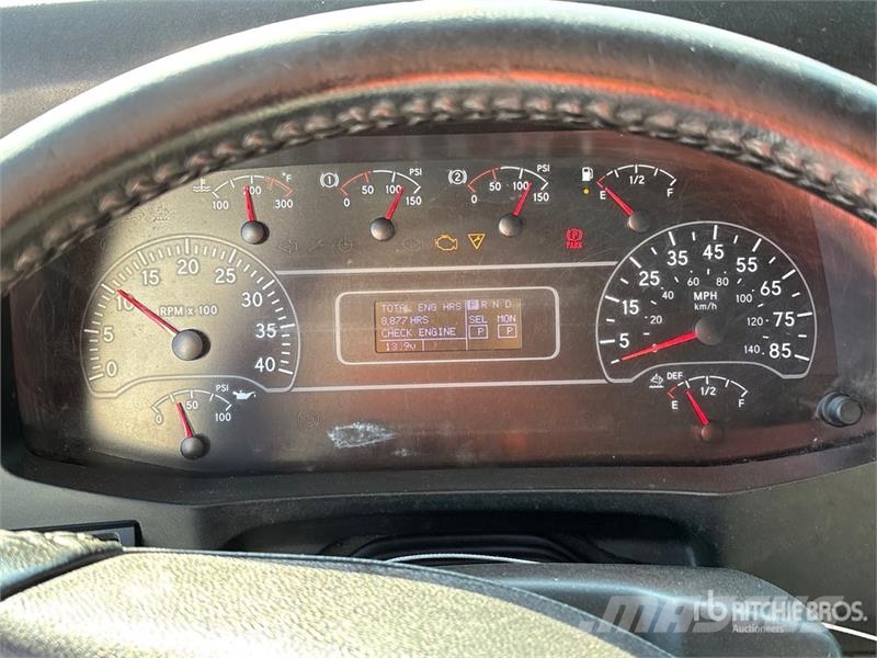 International MV607 4x2 Van Truck Fast kasse