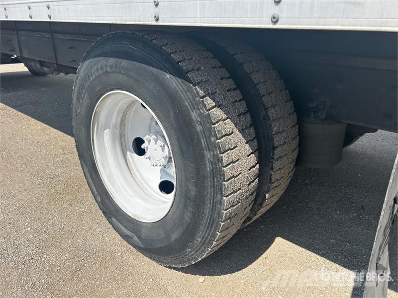 International MV607 4x2 Van Truck Umpikorikuorma-autot
