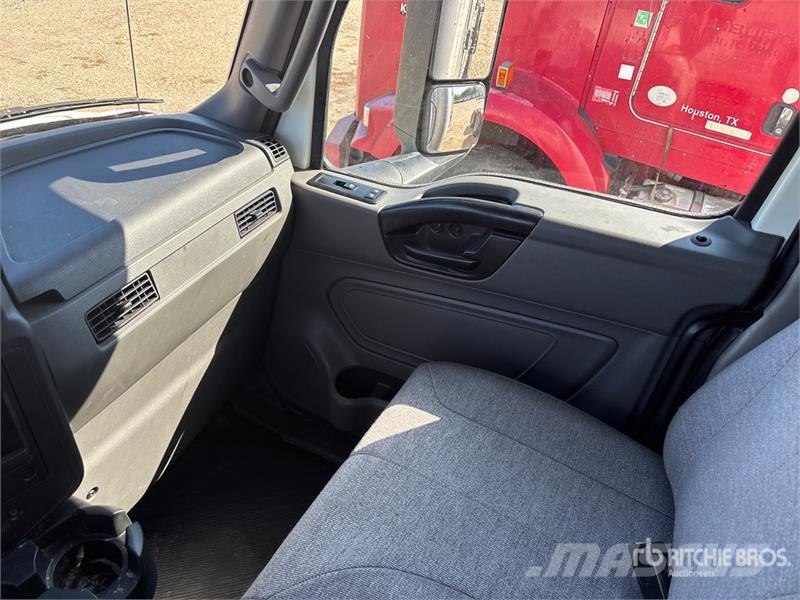 International MV607 4x2 Van Truck (Inoperable) Fast kasse