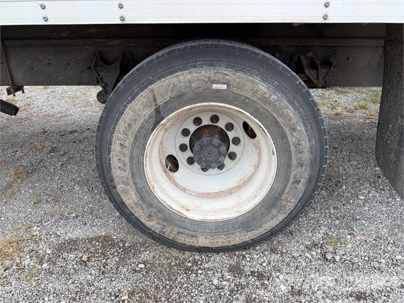 International MV607 4x2 Van Truck Camiones con caja de remolque