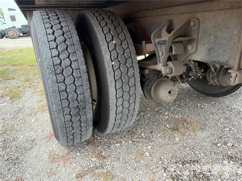 International MV607 4x2 Van Truck Camiones con caja de remolque