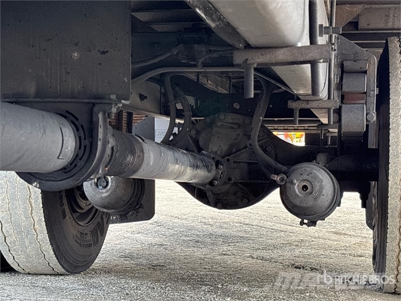 International MV607 4x2 Van Truck Umpikorikuorma-autot