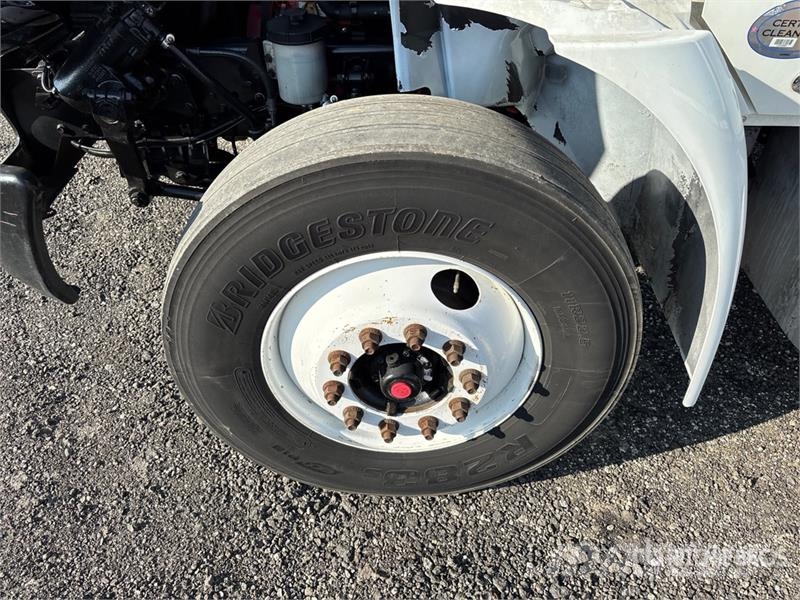 International MV607 4x2 Van Truck Fast kasse