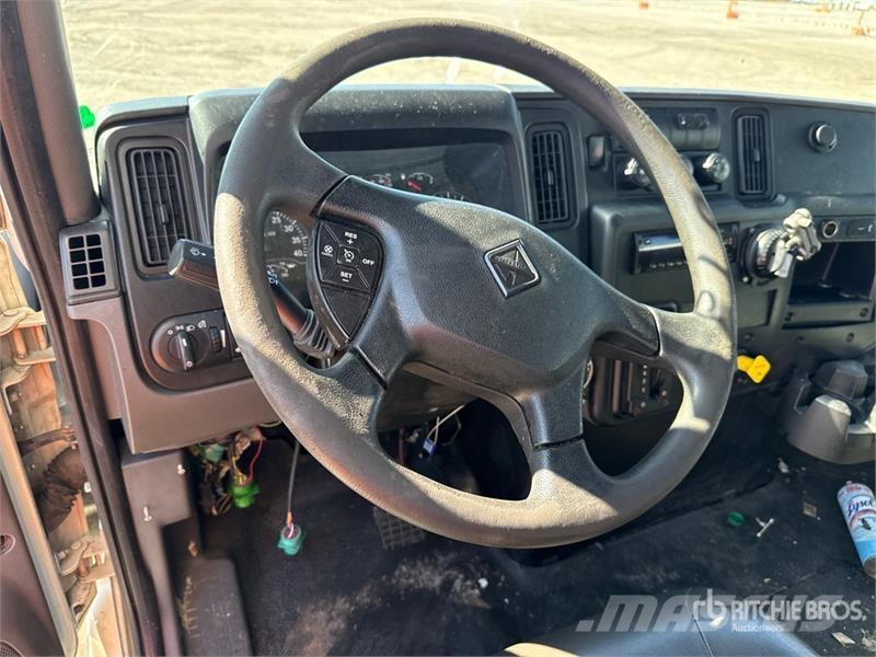 International MV607 4x2 Moving Van Truck Fast kasse