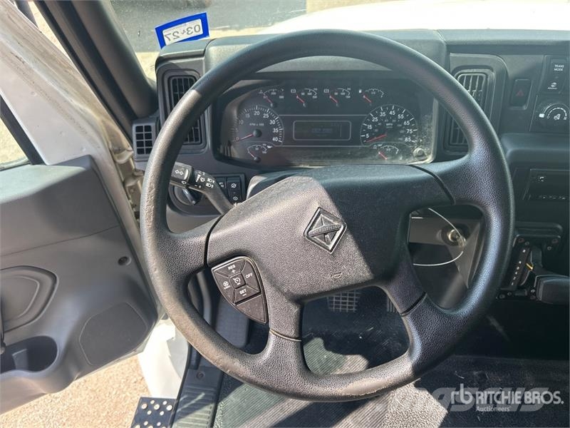 International MV607 4x2 Van Truck Umpikorikuorma-autot