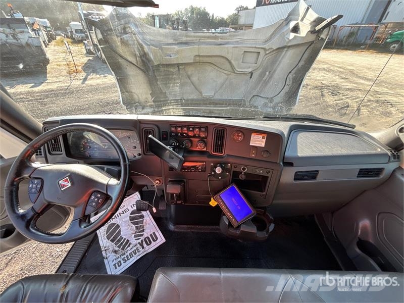 International MV607 4x2 Van Truck Fast kasse