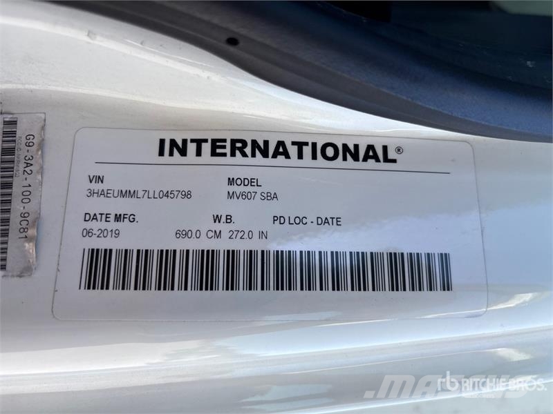 International MV607 4x2 Van Truck Tovornjaki zabojniki