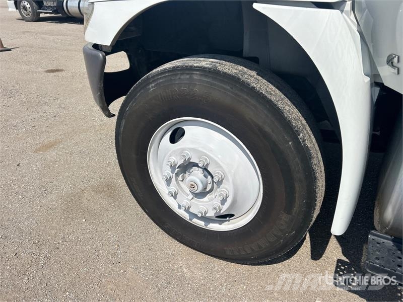 International MV607 4x2 Van Truck Umpikorikuorma-autot