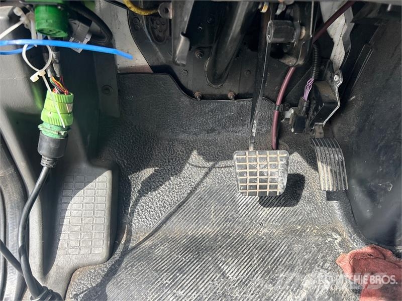 International MV607 4x2 Van Truck Van Body Trucks