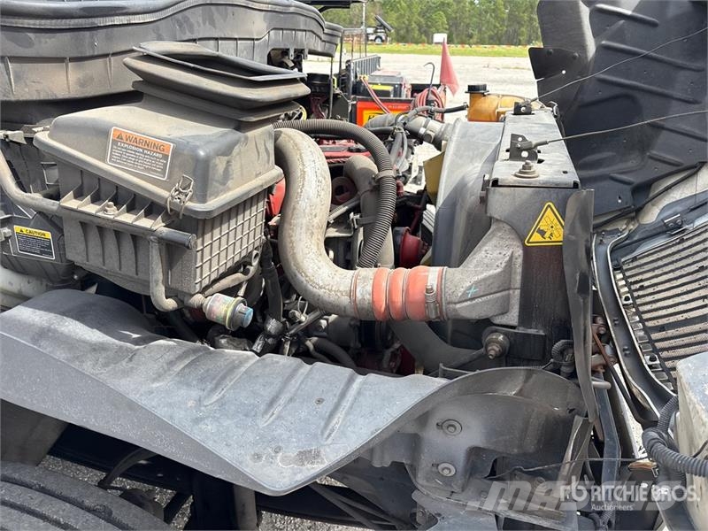 International MV607 4x2 Van Truck 貨箱式卡車