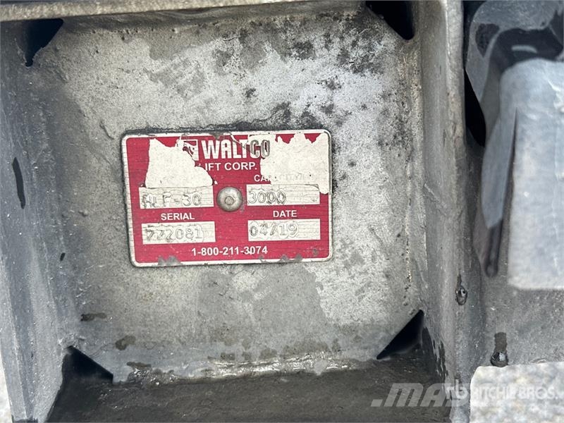 International MV607 4x2 Van Truck Box trucks