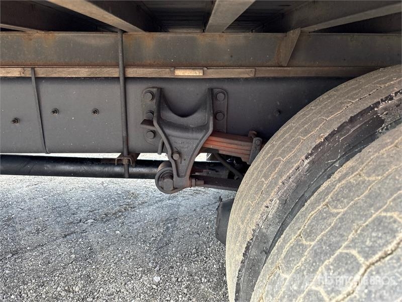 International MV607 4x2 Van Truck Umpikorikuorma-autot