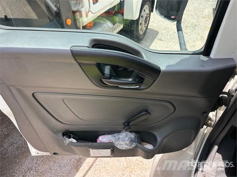 International MV607 4x2 Van Truck Box trucks