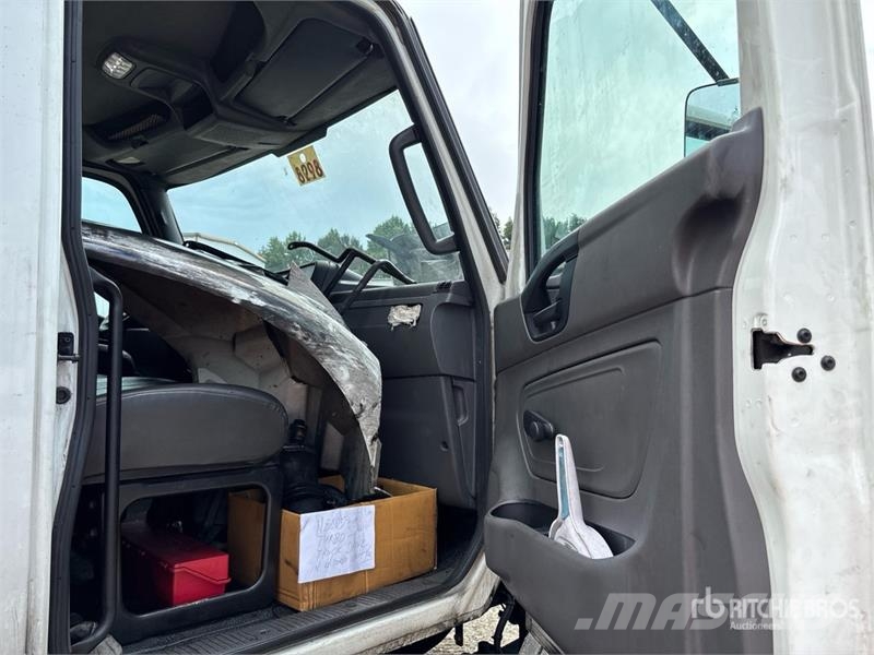 International MV607 4x2 Van Truck Umpikorikuorma-autot