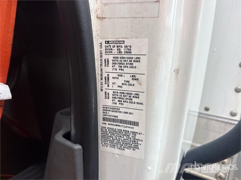 International MV607 4x2 Van Truck Autocamioane