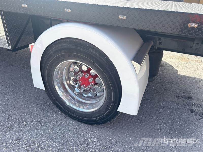 International MV607 4x2 Flatbed Truck Tovornjaki s kesonom/platojem