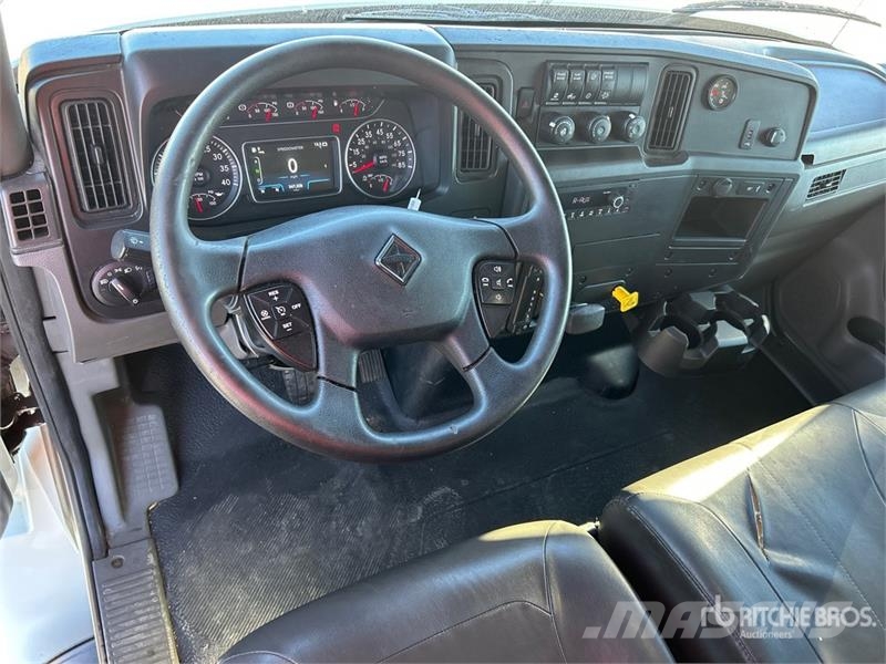 International MV607 4x2 Moving Van Truck Sanduk kamioni