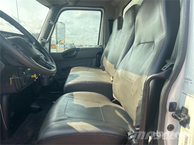 International MV607 4x2 Van Truck Camiones caja cerrada
