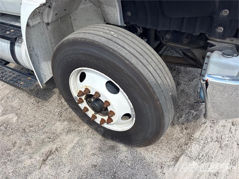 International MV607 4x2 Van Truck Kofferaufbau