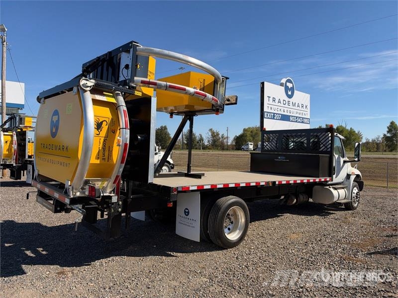 International MV607 4x2 Attenuator Truck Общински/универсални превозни средства