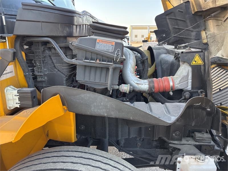 International MV607 4x2 Van Truck Furgoonautod